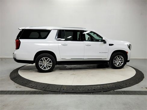 Used 2022 GMC Yukon XL SLT image 8