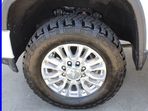 Used 2020 Chevrolet Silverado 2500 High Country w/ Z71 Off-Road Package AWD/4WD image 11