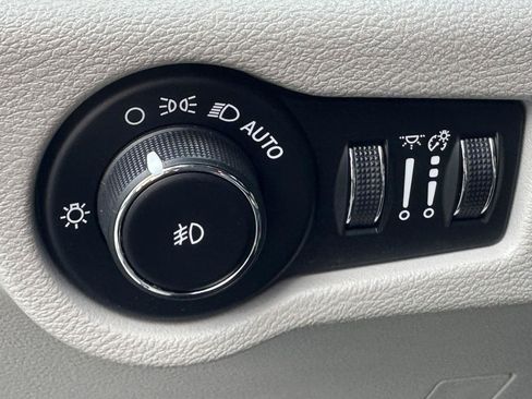 Used 2019 Chrysler Pacifica Touring-L FWD image 53