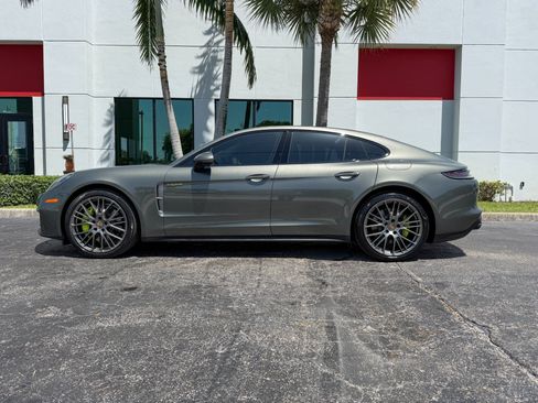Used 2022 Porsche Panamera 4 Platinum Edition AWD/4WD image 15