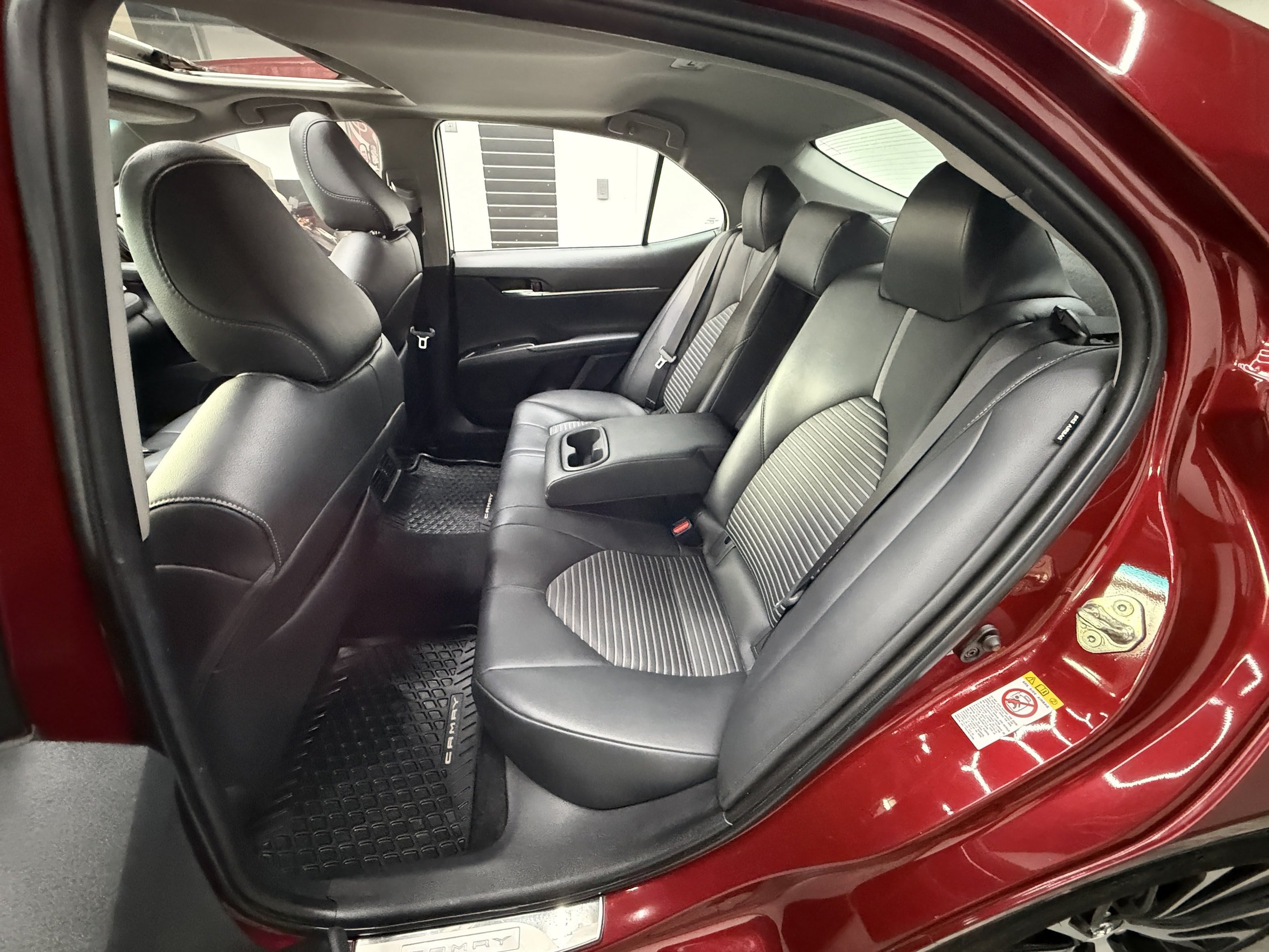 Used 2018 Toyota Camry FWD image 8