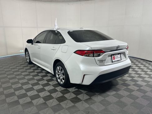 Used 2025 Toyota Corolla LE FWD image 5