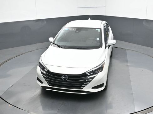 Used 2025 Nissan Versa SV image 40