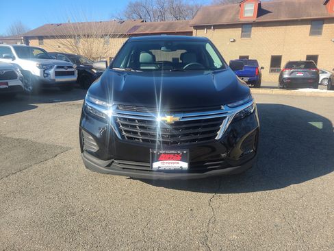 Used 2022 Chevrolet Equinox LS image 2