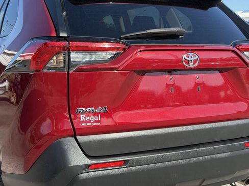 Used 2019 Toyota RAV4 LE FWD image 11