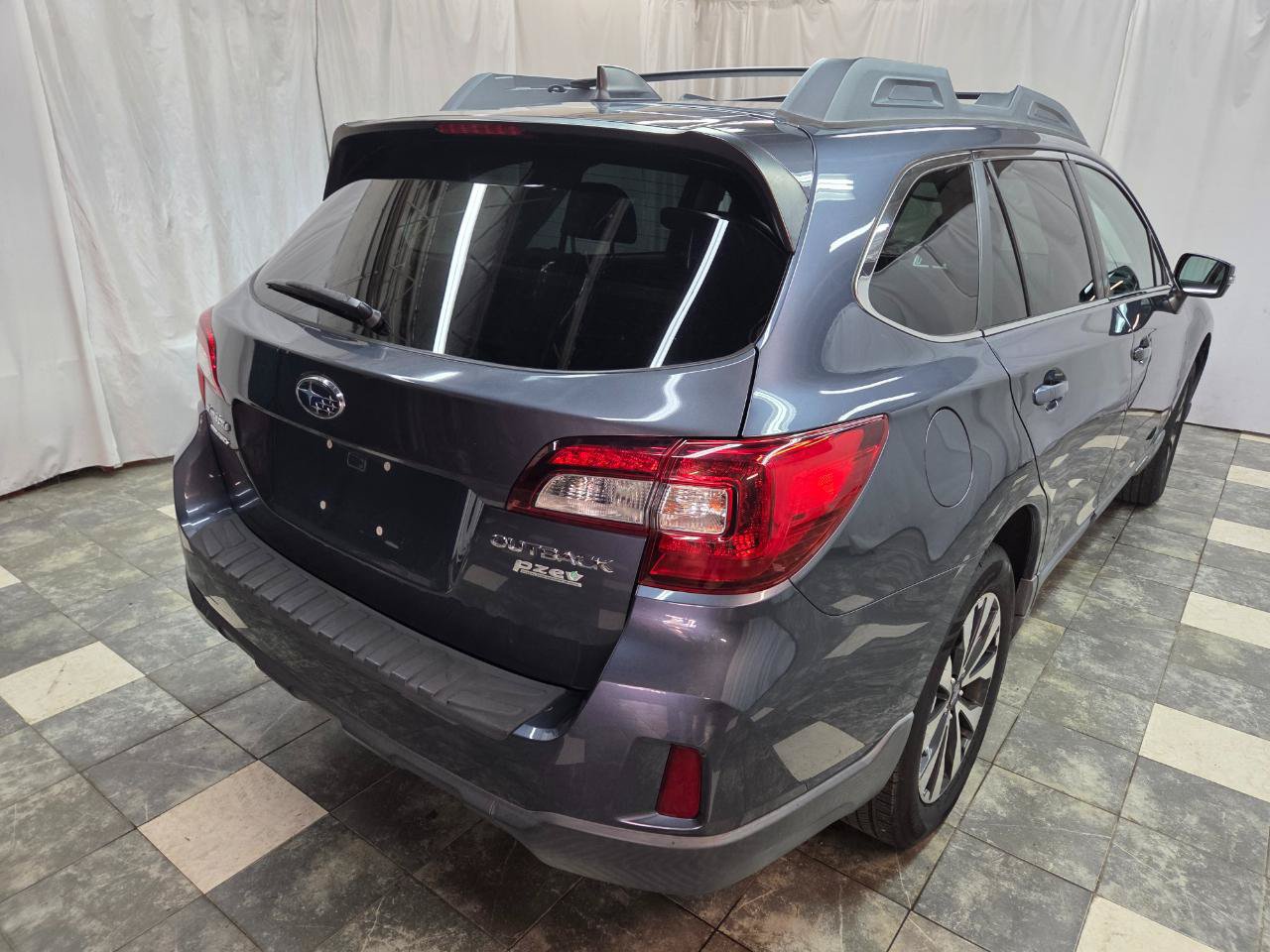 Used 2017 Subaru Outback 2.5i Limited AWD/4WD image 6
