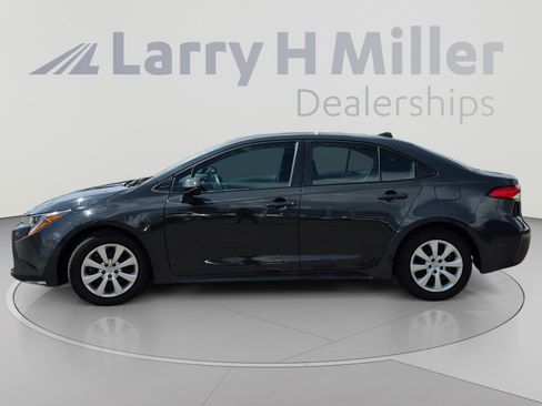 Used 2025 Toyota Corolla LE FWD image 2