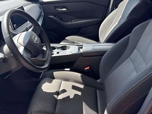 Used 2025 Nissan Rogue SV FWD image 8