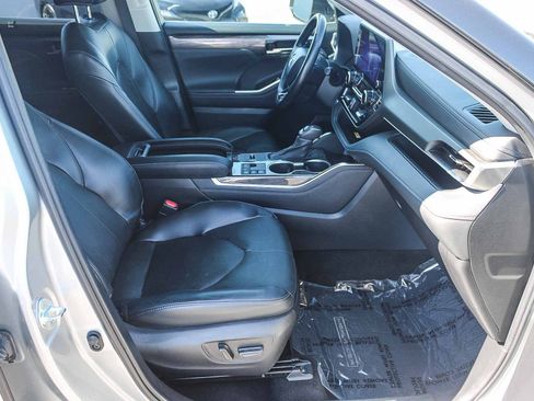 Used 2023 Toyota Highlander Limited FWD image 17