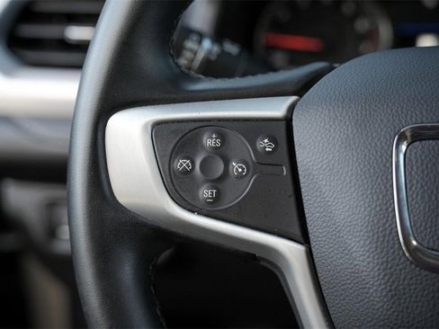 Used 2023 GMC Acadia SLT image 16