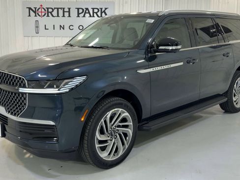 New 2026 Lincoln Navigator L Premier image 5