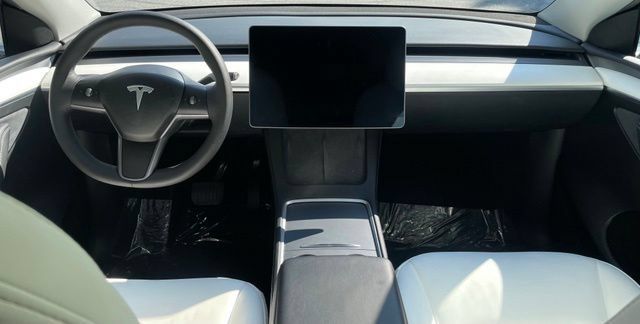 Used 2024 Tesla Model Y Long Range RWD image 16