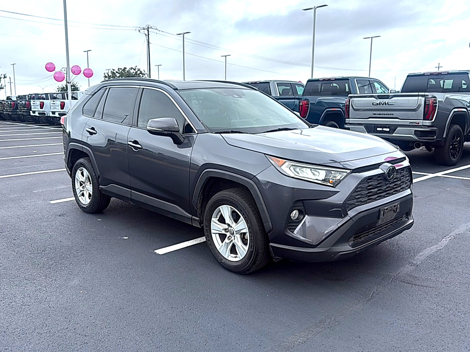 Used 2019 Toyota RAV4 XLE w/ Convenience Package FWD image 4