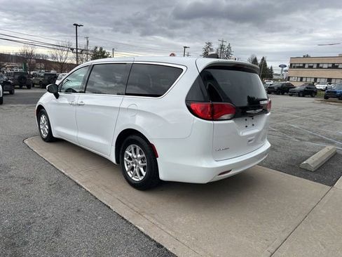Used 2023 Chrysler Voyager LX FWD image 5