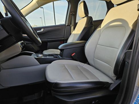 Used 2023 Ford Escape Platinum image 18