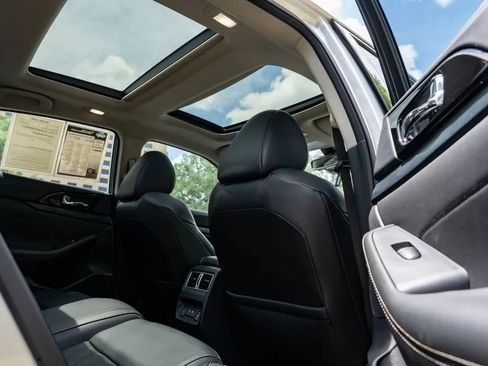 Used 2023 Nissan Maxima Platinum w/ Sport Mat Group FWD image 15