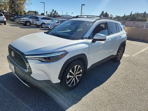 Used 2023 Toyota Corolla Cross XLE image 1