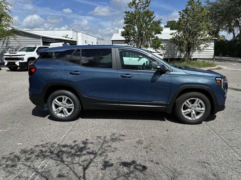 Certified 2024 GMC Terrain SLE AWD/4WD image 7
