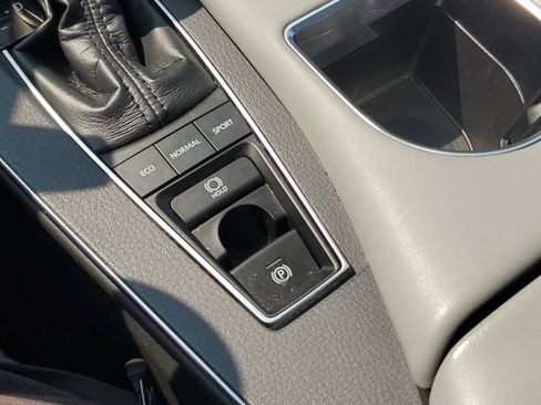 Used 2021 Toyota Avalon XLE w/ Moonroof Package FWD image 30