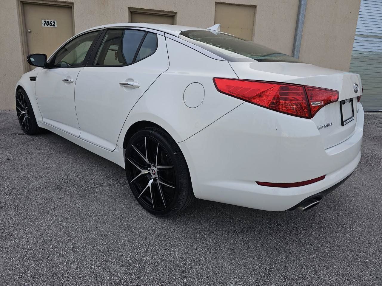 Used 2012 Kia Optima EX FWD image 3