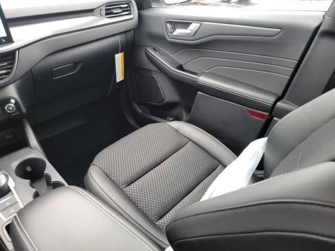 New 2026 Ford Escape SE w/ Class II Trailer Tow Package image 19