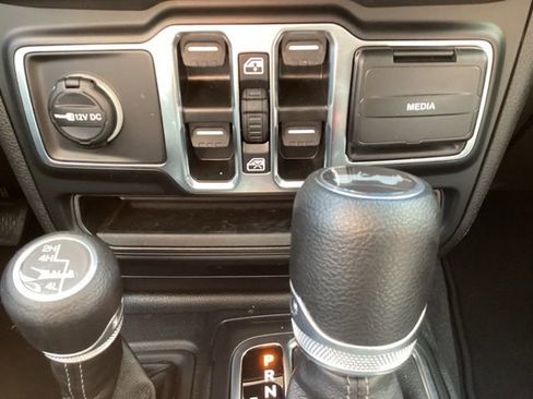 Used 2025 Jeep Wrangler Unlimited Sport AWD/4WD image 21