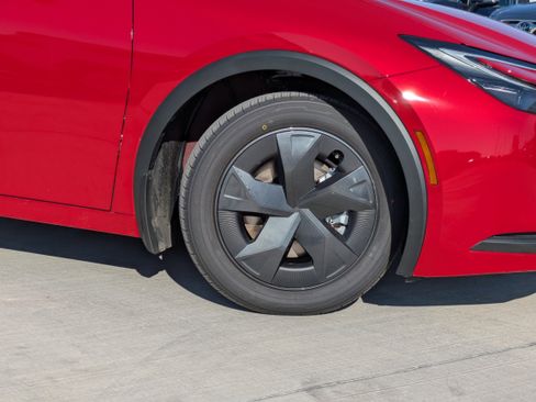 New 2026 Toyota Prius Plug-In Hybrid image 9