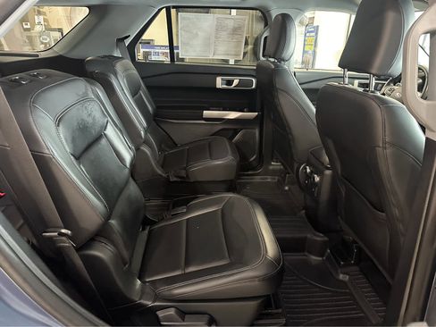 Used 2021 Ford Explorer XLT w/ Equipment Group 202A image 39