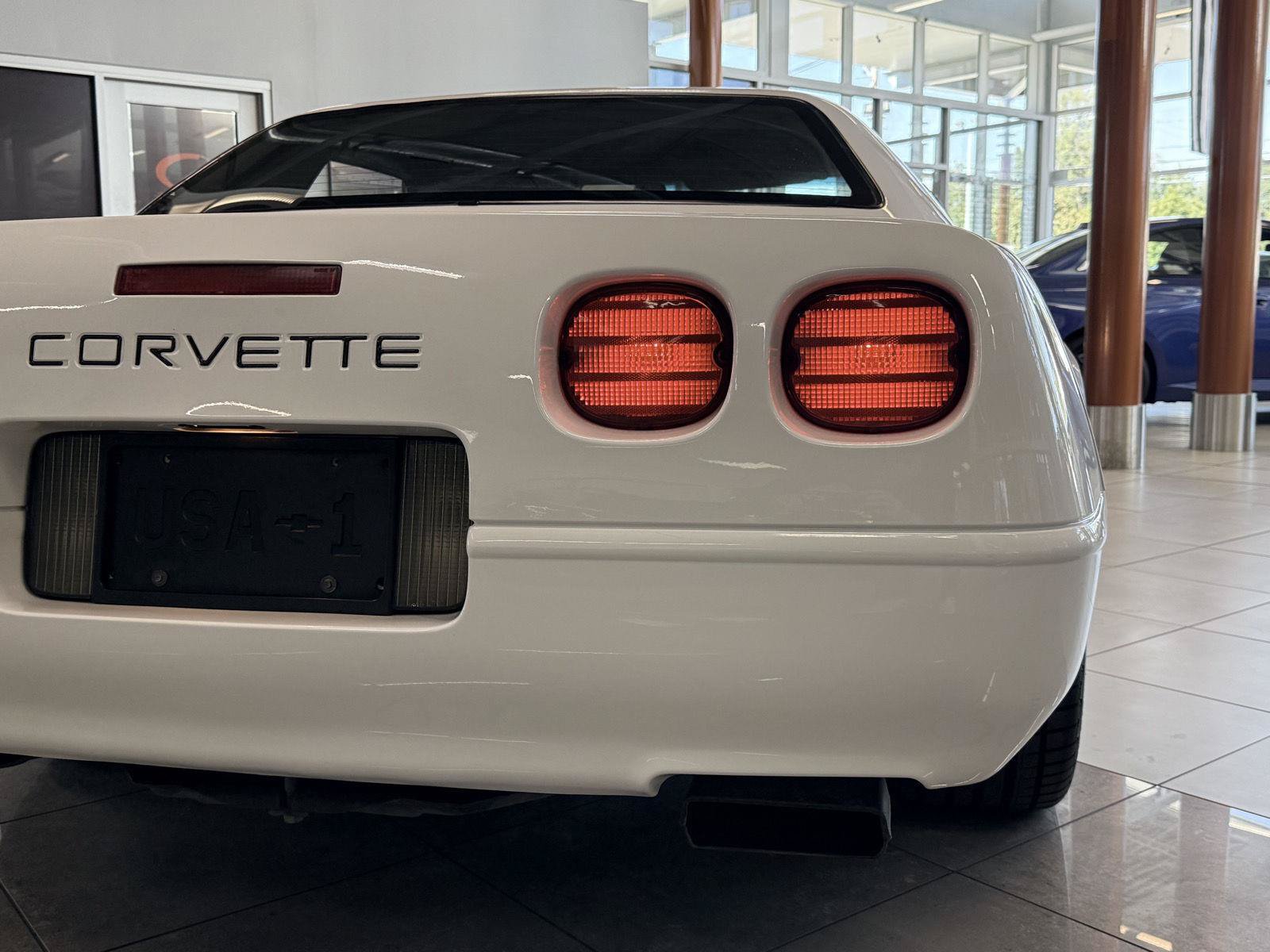 Used 1993 Chevrolet Corvette Convertible RWD image 19
