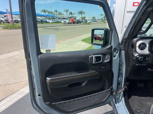 Used 2025 Jeep Wrangler Unlimited Sahara AWD/4WD image 24
