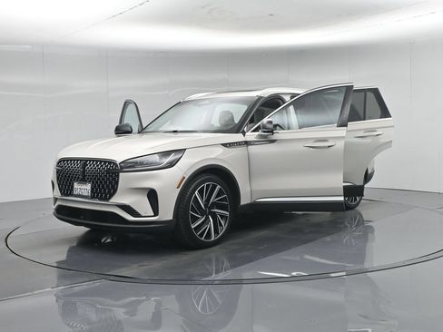 Used 2025 Lincoln Aviator Reserve w/ Equipment Group 201A AWD/4WD image 37