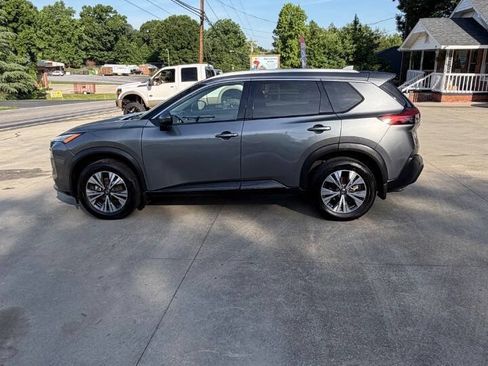Used 2021 Nissan Rogue SV w/ Premium Package FWD image 3