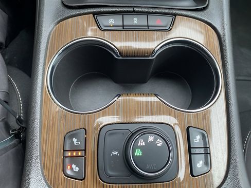 Used 2023 GMC Acadia SLE w/ Driver Convenience Package image 27