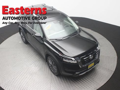 Used 2023 Nissan Pathfinder SL w/ SL Premium Package AWD/4WD image 3