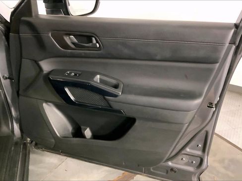 Used 2025 Nissan Pathfinder SV AWD/4WD image 25