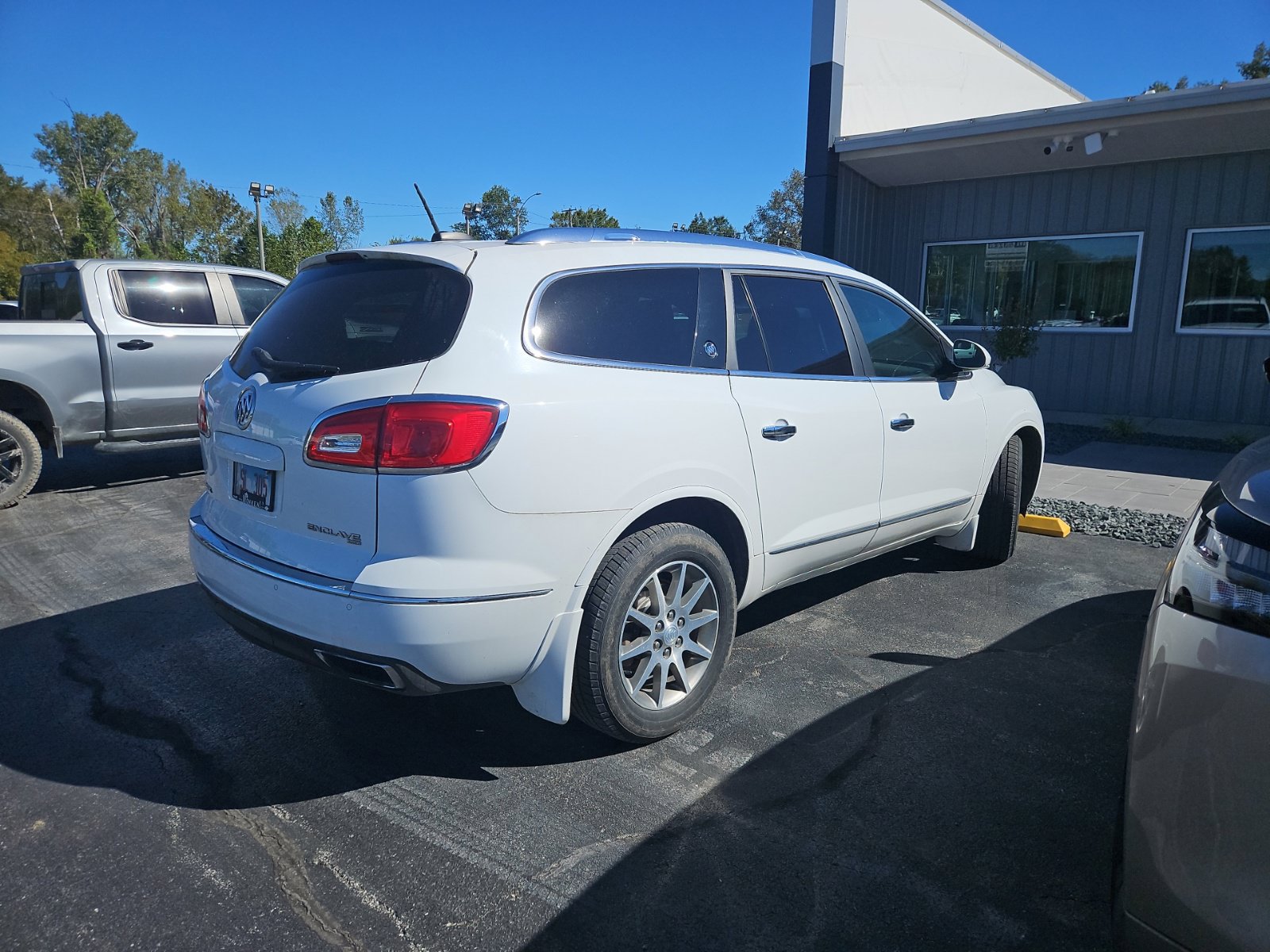 Used 2017 Buick Enclave Premium AWD/4WD image 3