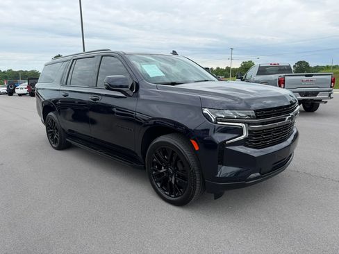 Used 2022 Chevrolet Suburban RST w/ Sport Performance Package RWD image 1