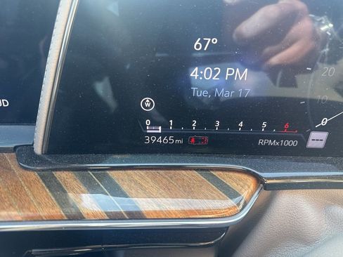 Used 2023 Cadillac Escalade Premium Luxury Platinum image 11