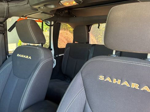 Used 2015 Jeep Wrangler Unlimited Sahara w/ Connectivity Group AWD/4WD image 25