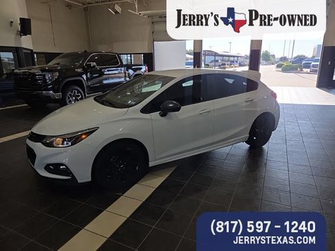 Used 2018 Chevrolet Cruze LT w/ Redline Edition FWD image 1