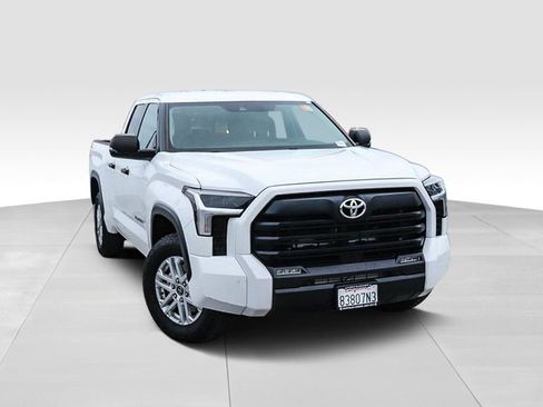 Used 2022 Toyota Tundra SR5 w/ SR5 Convenience Package RWD image 2