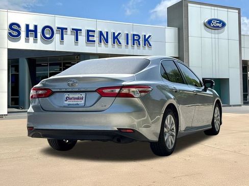 Used 2018 Toyota Camry LE FWD image 8