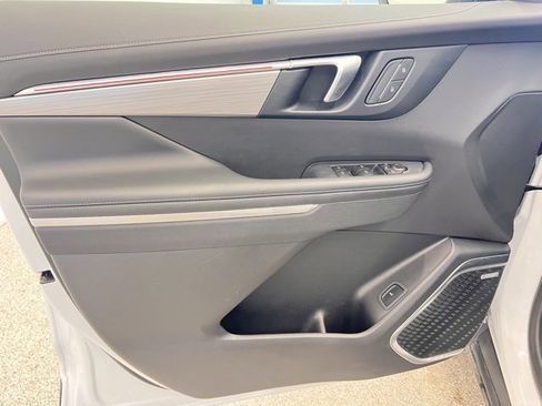 Used 2025 Buick Enclave Preferred image 17