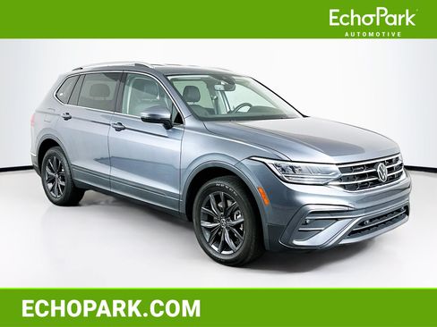 Used 2023 Volkswagen Tiguan SE FWD image 1