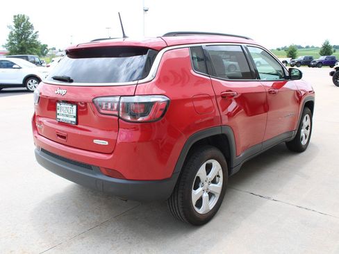 Used 2018 Jeep Compass Latitude w/ Cold Weather Group AWD/4WD image 7