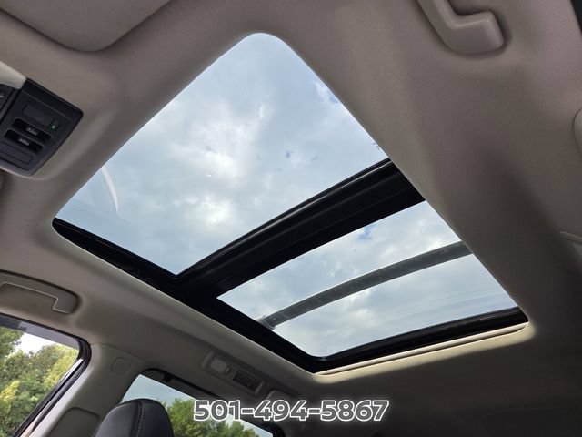 Used 2024 Nissan Pathfinder Platinum w/ Lighting Package (N92) FWD image 16