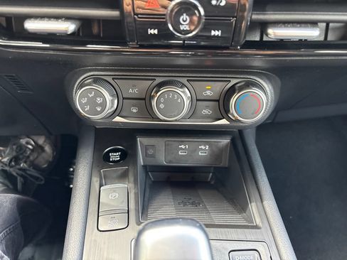 Used 2025 Nissan Kicks SV w/ Charging Package FWD image 14