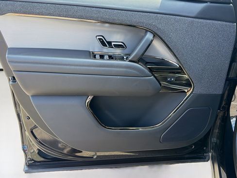 Used 2025 Land Rover Range Rover Sport SE image 22