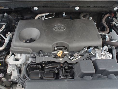 Used 2024 Toyota RAV4 XLE Premium FWD image 27