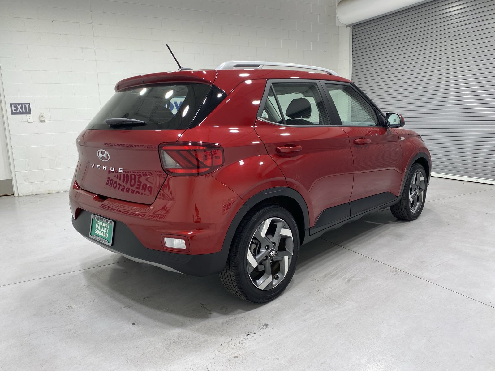 Used 2025 Hyundai Venue SEL FWD image 8
